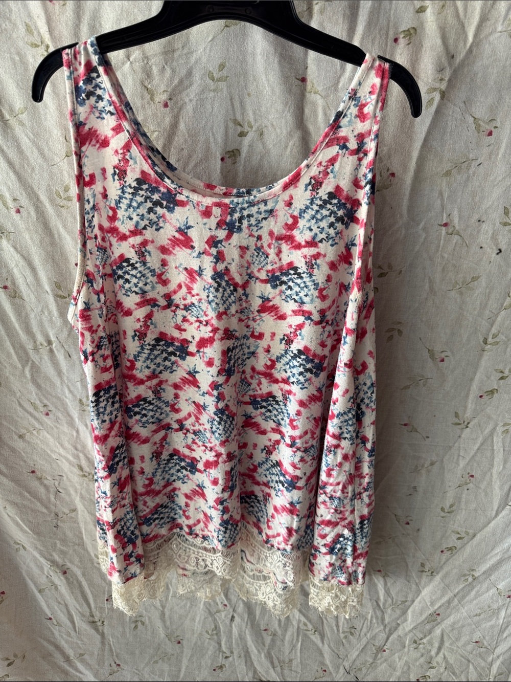 Women's Pink & Navy Patterned Lace-Hem Tank Top